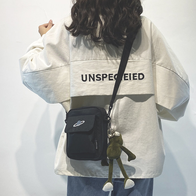 Net red packet girls 2022 new ins and day series original sleeping girl obliquely satchel black wind student 100 lap sails cloth bag