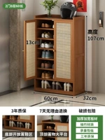 Две двери и восемь этажей - дышащая пластиковая дверь из ротанга.