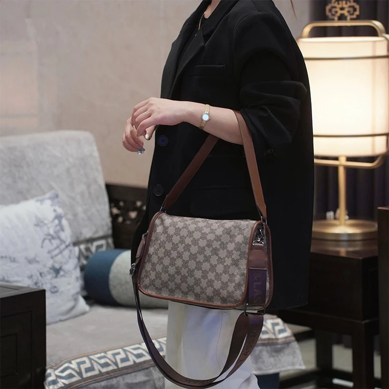Spring and summer hot new style underarm single shoulder crossbody bag