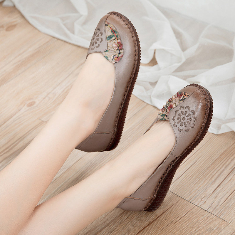 Mom Shoes Genuine Leather Soft Bottom Round Head Shallow Mouth Woman Shoes Non-slip Comfort Flat Bottom Middle Aged Leather Shoes National Wind Single Shoes