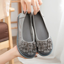 Mom Shoes 20 Fall New National Wind Dermis Middle Aged Soft Bottom Womens Shoes Round Head Non-slip Comfort Flat-bottomed Single Shoes