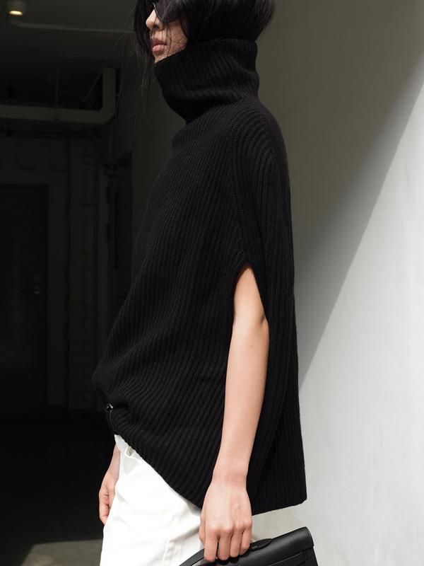 Matinausoir Ribbed Knit Turtleneck Cape Sweater