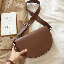 Brown bag women autumn and winter 2020 New Tide senior sense French niche crossbody saddle bag Joker texture foreign gas