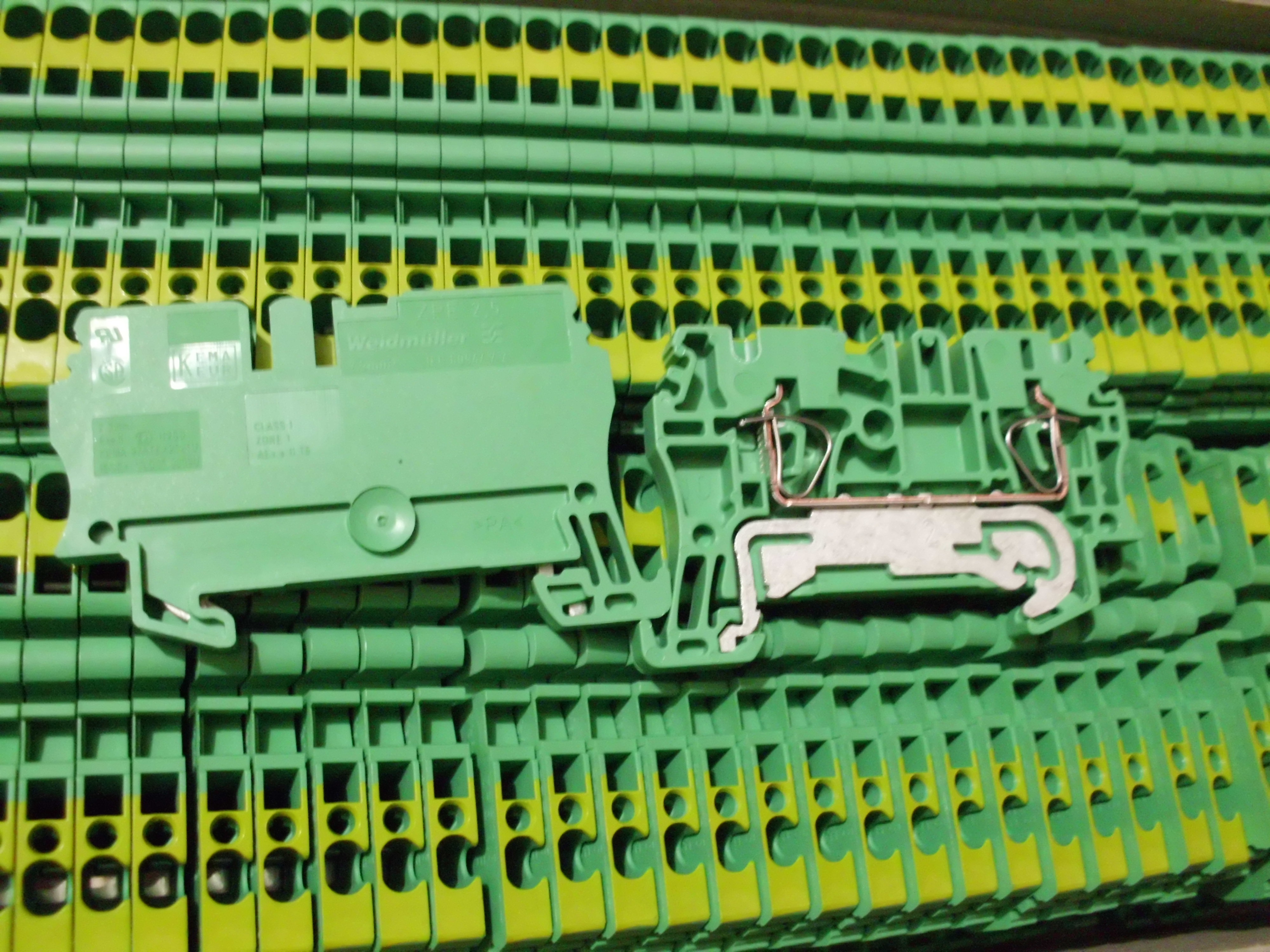 ZPE 2 5 Weidmüller Z series shrapnel grounding terminal yellow-green terminal baffle holder 160864