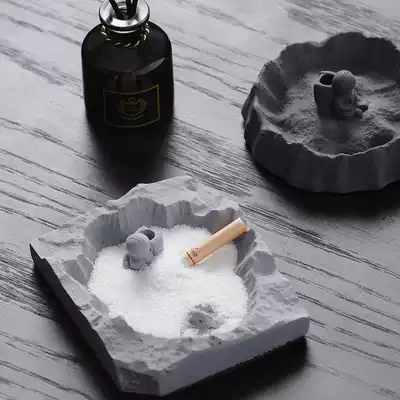 Nordic creative astronauts ashtray ins Wind personality trend home living room decoration decoration office ashtray