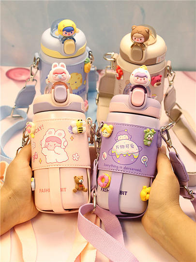 Anti-Choking Children's Insulated Cup with Straw, Cute Cross-Body Water Bottle for Elementary School Students, High-Value Girls' Strap Cup