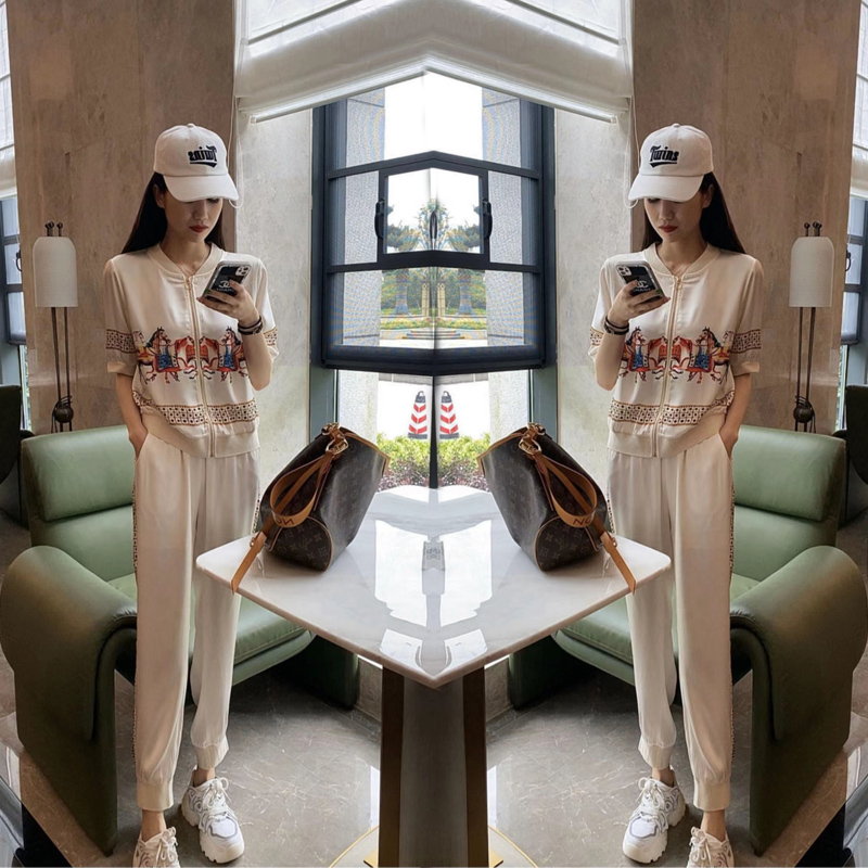 European goods 2022 summer new suit temperament cardigan goddess high-end leisure Western style age-reducing sportswear two-piece set