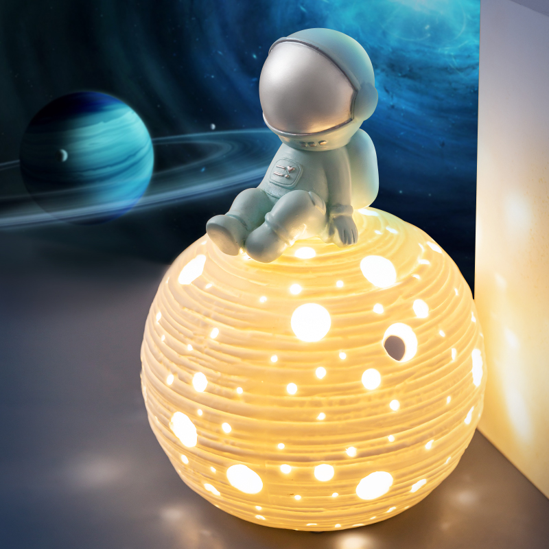 Creative Astronaut Planet Night Light Kids Bedroom Bedside Soft Light Sleep Little Table Lamp Boy Boy