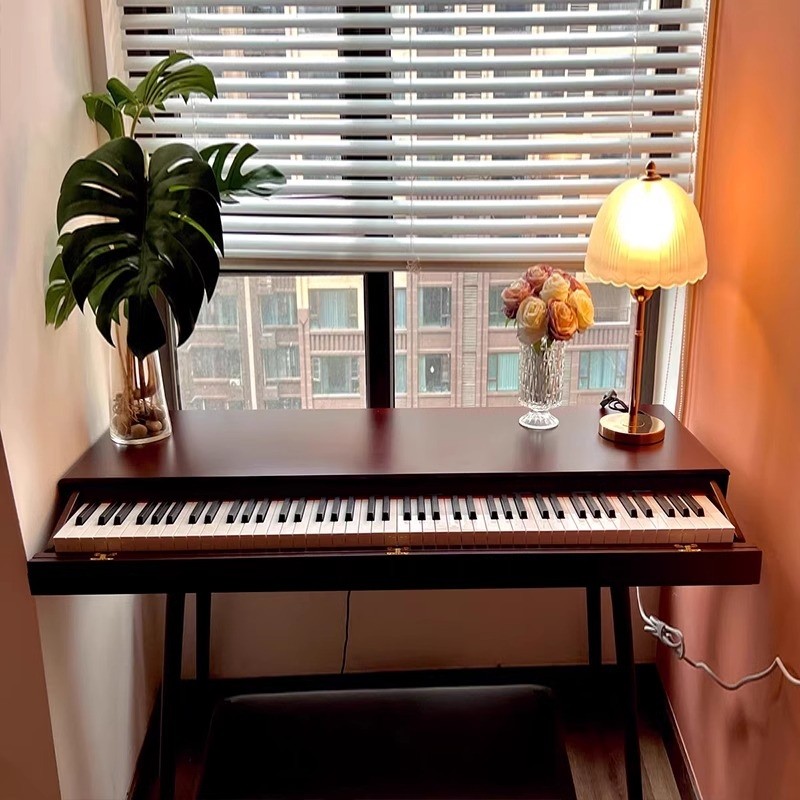 如何挑选合适的电子琴放置架？实木桌、电钢琴、MIDI键盘桌还是罗兰琴收纳桌更适合2026潮流？