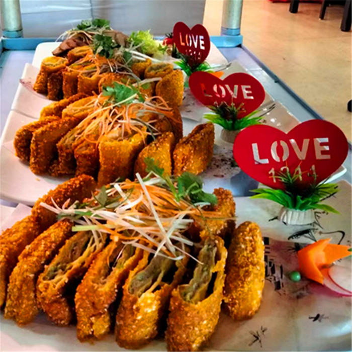 We are married the full moon Birthday Jo to the Wine Mat Dam Banqueting the Dining Cold Dish Decoration Artistic character styling flowers