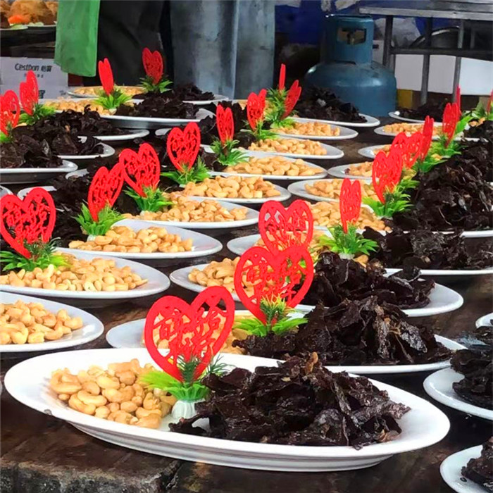 Hotel township kitchen with dish plate decoration mood decoration Wedding birthday housewarming cold food catering platter head flowers and plants embellishment