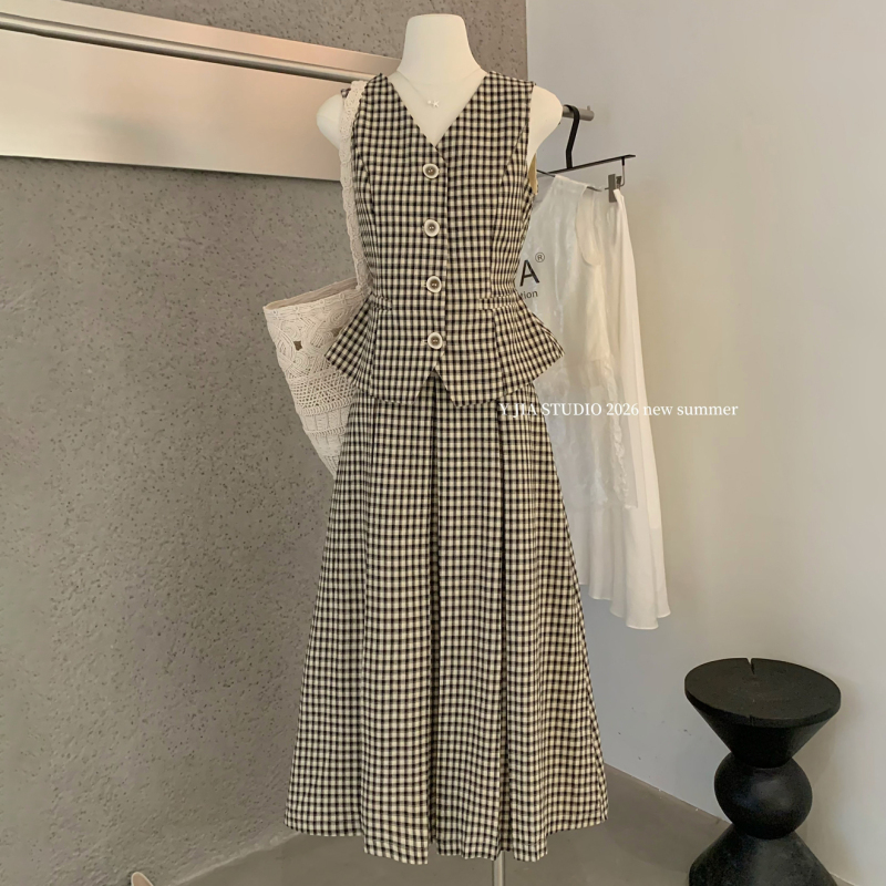 Thirteen Lines Y.Jia Summer Retro Casual Plaid Sleeveless Vest + Long Skirt Two-Piece Set for Women Thirteen Lines Y.Jia Summer Retro Casual Plaid Sleeveless Vest + Long Skirt Two-Piece Set for Women