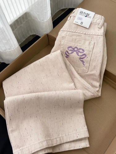 Дизайнерские демисезонные прямые свободные джинсы, штаны, светлые цветные приталенные леггинсы, тренд сезона, свободный прямой крой