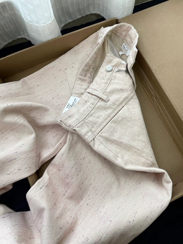 Дизайнерские демисезонные прямые свободные джинсы, штаны, светлые цветные приталенные леггинсы, тренд сезона, свободный прямой крой