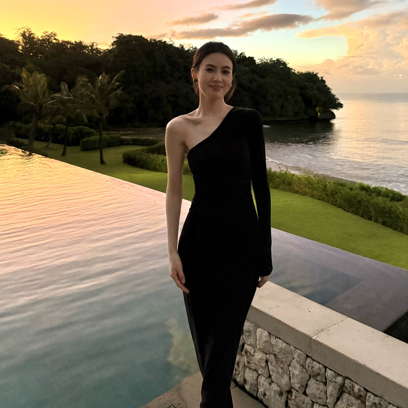 Purely Sensual Black Long-Sleeve Asymmetrical Off-Shoulder Waist-Cinching Dress, 2025 Early Spring New Fashionable Bodycon Slimming Dress