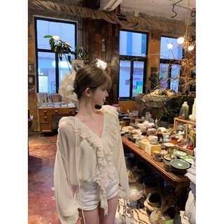 Lace Spliced Ruffled V-Neck Long-Sleeved Shirt for Women, Winter French Style Loose Work Clothing Shirt, Versatile and Elegant Top