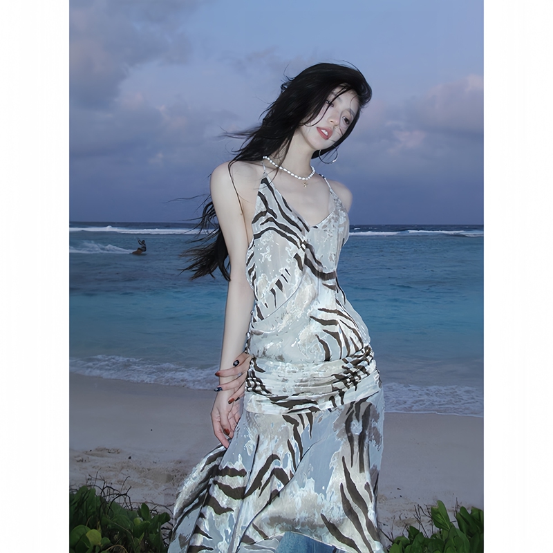 French-Style Beach Vacation Halter Neck Backless Dress for Women, Waist-Cinching, Slimming, Irregular Hem Dress for Summer