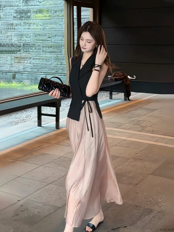 European Style 2026 Summer Elegant and Classy Outfit, a Complete Set with a Stylish Waist-Cinching Fashion Tank Top and Skirt Set
