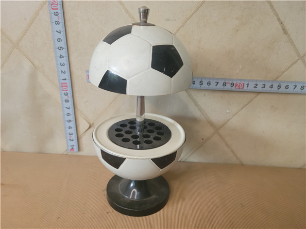 Play in football with a cigarette lighter-Taobao