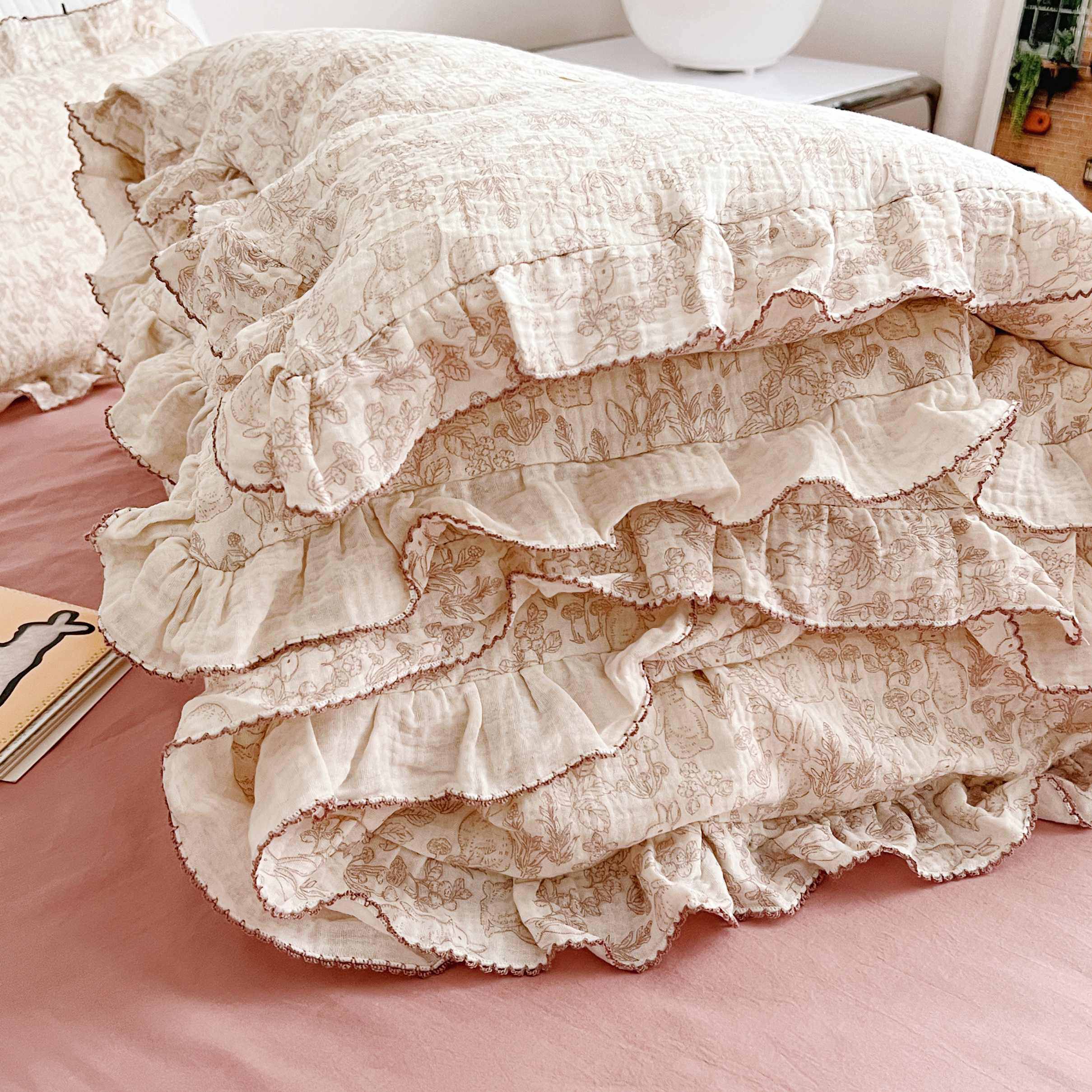 In double-layer yarn kit children are set in bed linen three pieces of laid lace pure cotton baby covered by a cover