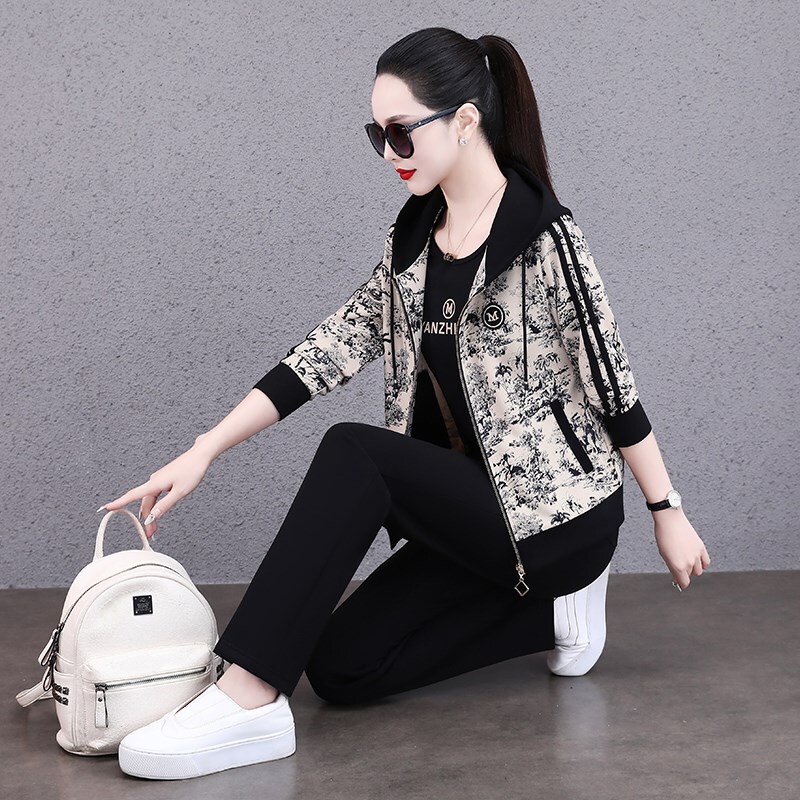 Official Clover Sportswear Suit for Women, Spring and Autumn 2026 New Korean Style Fashion Casual Printed Stylish Three-Piece Set Official Clover Sportswear Suit for Women, Spring and Autumn 2026 New Korean Style Fashion Casual Printed Stylish Three-Piece Set
