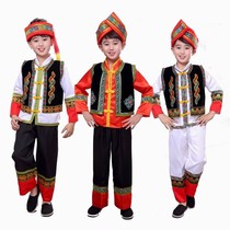 South Chinas Guangxi Zhuang Autonomous Region March Three boys Tujia performed a feat and a female Miao show dance suit minority clothes