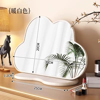 Твердовое дерево облачно