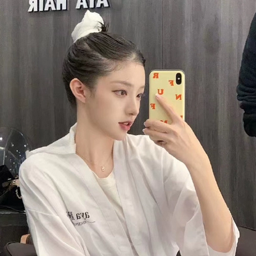 Чистый красный магазин обслуживания клиентов Weifu Kaudi класс прически высокий