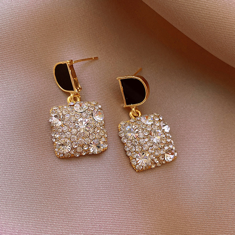 Ear Pin Woman 2021 New Tide Earrings Senior Sensation Light Lavish Atmosphere Summer Style Goddess Van Reigu Earbum