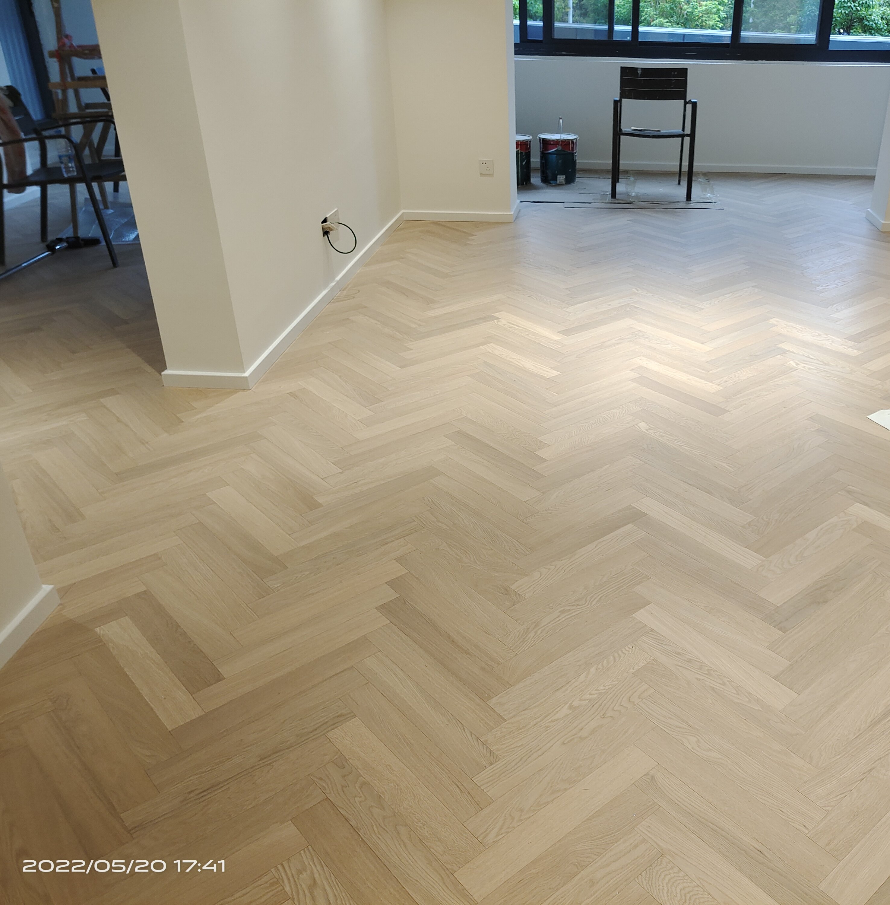 Nordic style Japanese-style oak solid wood multi-layer herringbone spelling fishbone spelling floor heating floor heating bedroom log floor 15mm