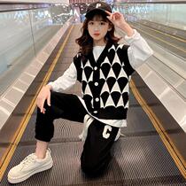 Girls Sweater Carnival Set 2022 new Han Edition in the middle of the big childrens offshore and fashionable three pieces