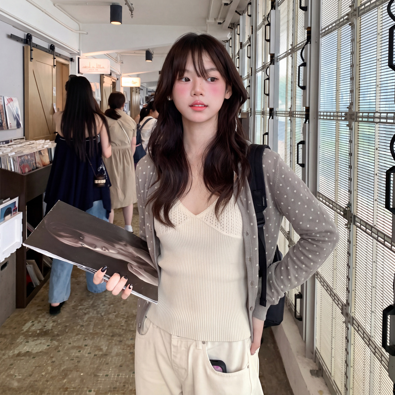 Neotcg Autumn Long-Sleeve Polka Dot Cardigan Sweater for Women Korean Sweet Style Daily Commuting Knitted Top Neotcg Autumn Long-Sleeve Polka Dot Cardigan Sweater for Women Korean Sweet Style Daily Commuting Knitted Top