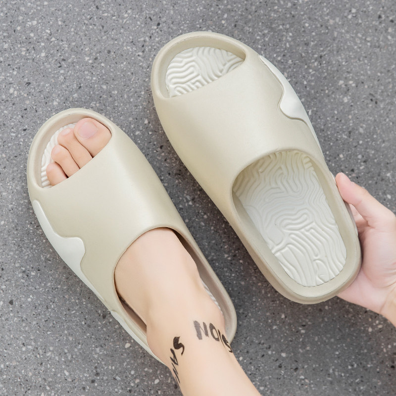 Oasis slippers men wear summer couple beach sandals and slippers men's non-slip thick bottom stepping on the feces sense sports word drag tide