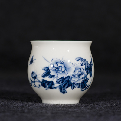 Ceramic cups one cup of tea large bowl sample tea cup jingdezhen blue and white porcelain double anti hot thickening of blue and white porcelain