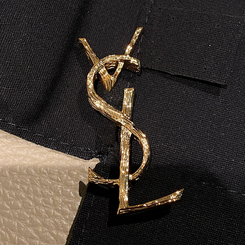 Drawing Letter Chest Needle Upscale Woman 2023 Autumn Winter New Yang Tree Forest Accessories Retro Light Extravagant Design Sensation-Taobao