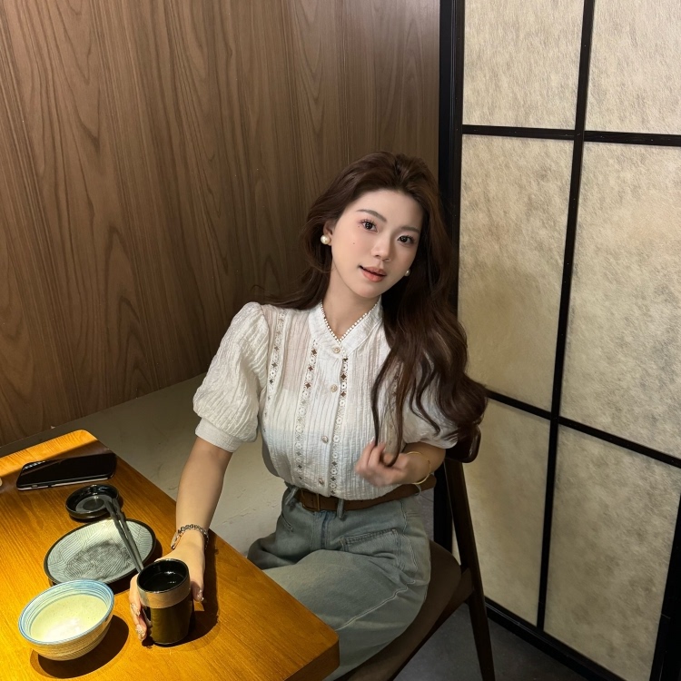 Suki【Elegant Lady】French-Style Sweet White Short-Sleeved Shirt for Women with Puff Sleeves, Vintage and Unique Niche Top
