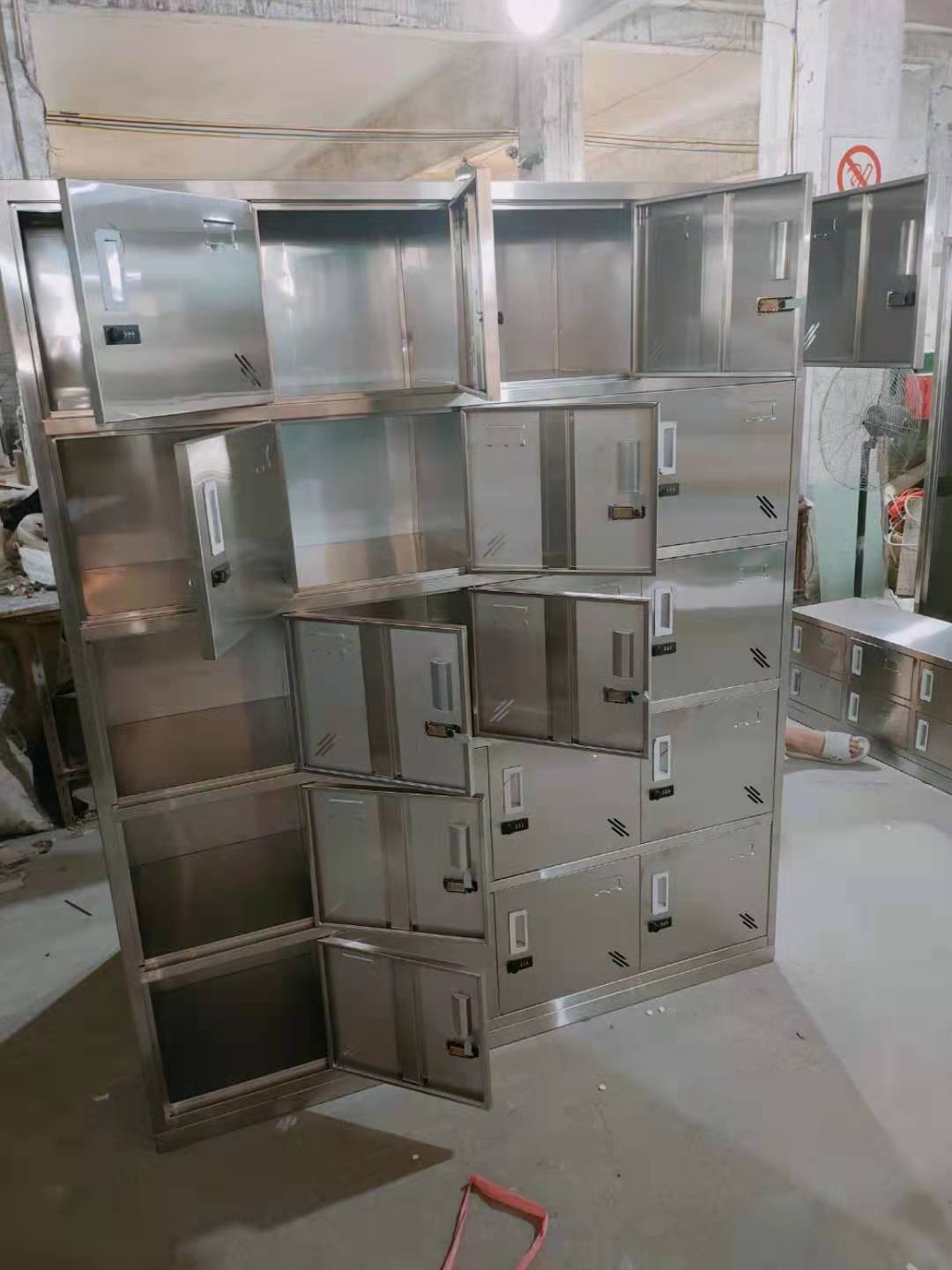 定制二十门不锈钢员工更衣柜鞋柜工厂车间带锁储物柜碗柜多门柜子