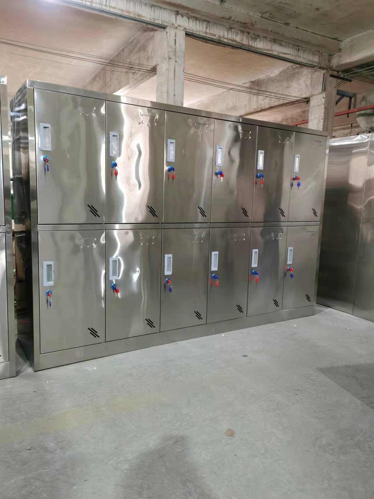 定制304不锈钢十二门更衣柜工厂员工浴室带锁换衣柜鞋柜储物柜子