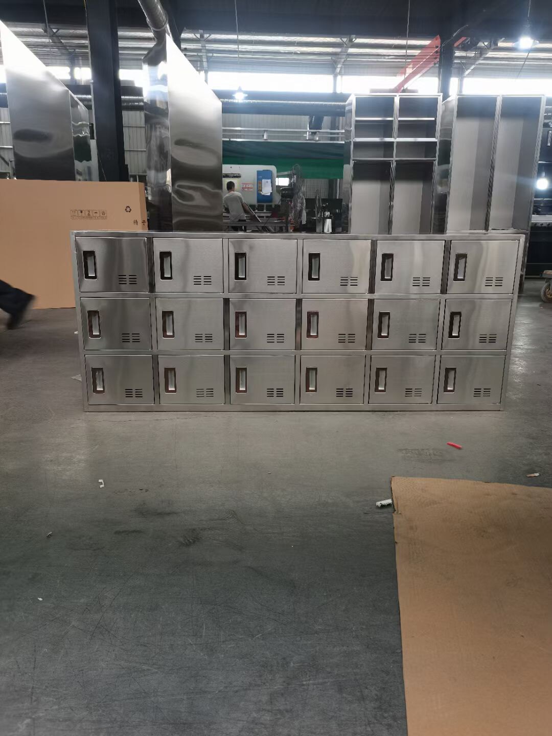 定制304不锈钢无尘单面带锁鞋柜净化车间食品厂十八门三层换鞋凳
