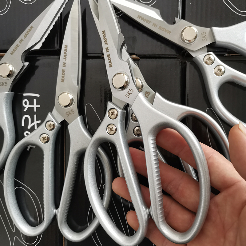 Japan imported stainless steel chicken bone scissors home kitchen scissors four generations SK5 multifunctional strong chicken duck fish bone scissors