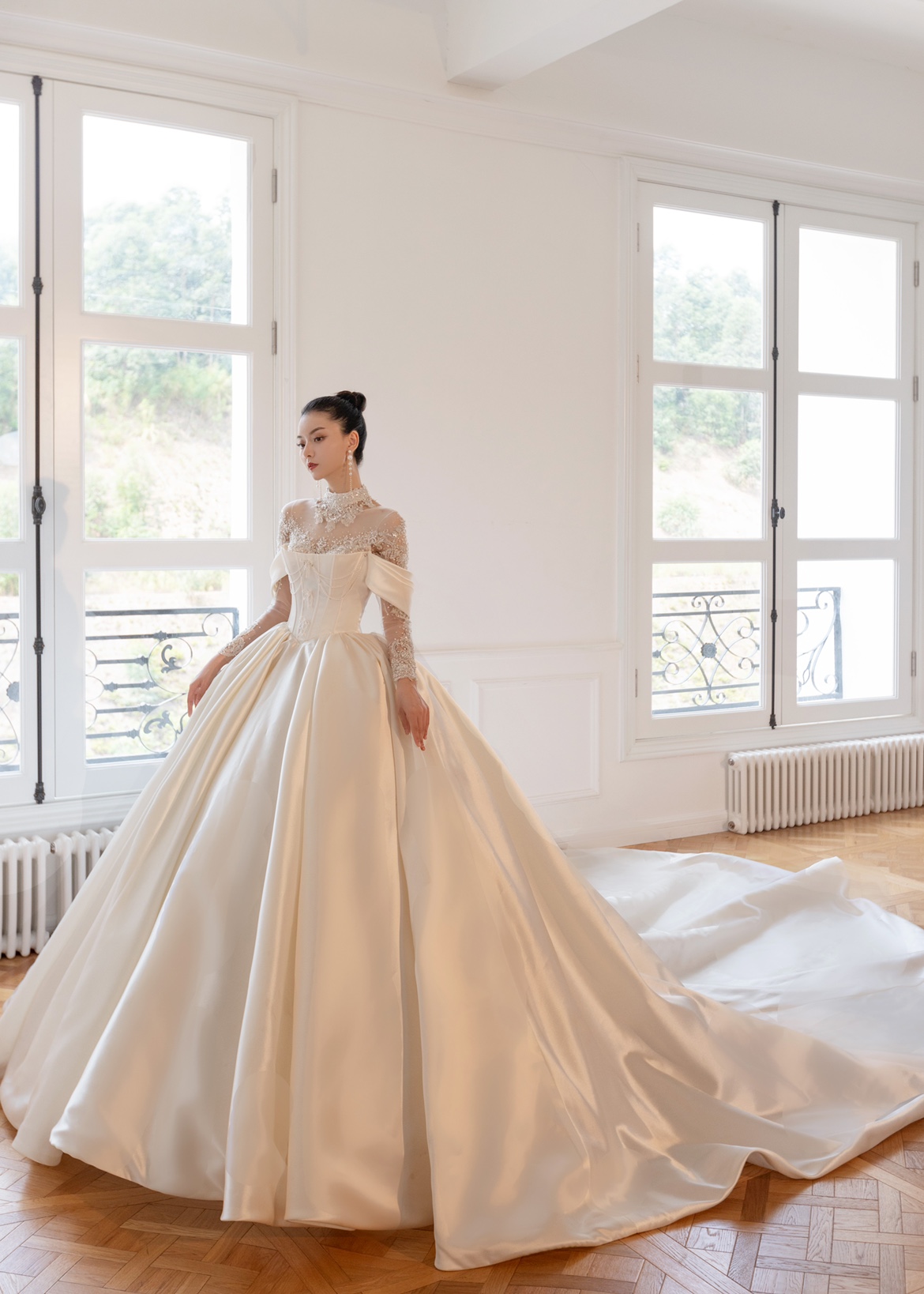 Rental genuine Bella Bride Bella Gao Dingding Wedding Speaking Retro Heavy Heavy Works Saton Long -sleeved Tail Main Rental genuine Bella Bride Bella Gao Dingding Wedding Speaking Retro Heavy Heavy Works Saton Long -sleeved Tail Main