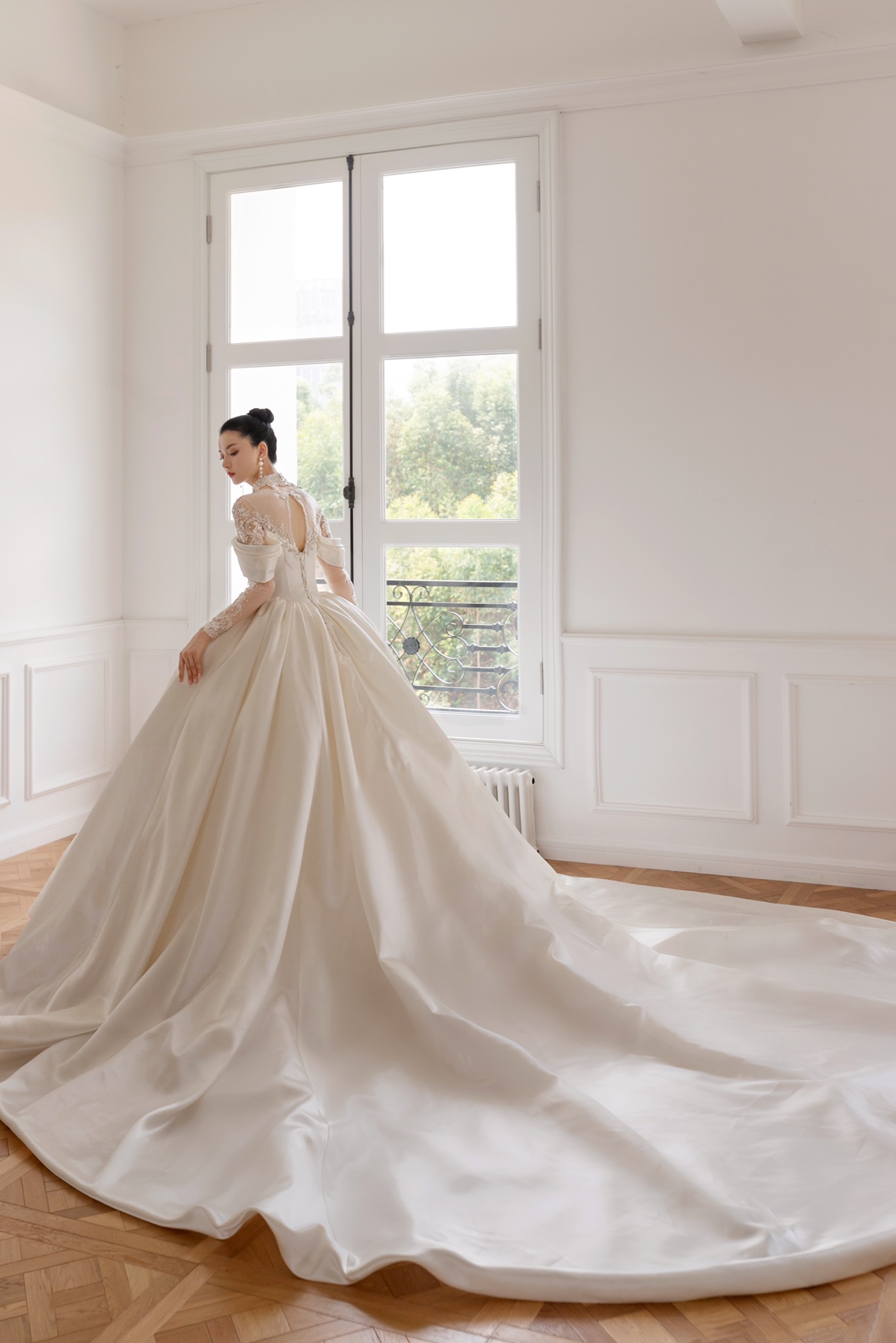 Rental genuine Bella Bride Bella Gao Dingding Wedding Speaking Retro Heavy Heavy Works Saton Long -sleeved Tail Main Rental genuine Bella Bride Bella Gao Dingding Wedding Speaking Retro Heavy Heavy Works Saton Long -sleeved Tail Main