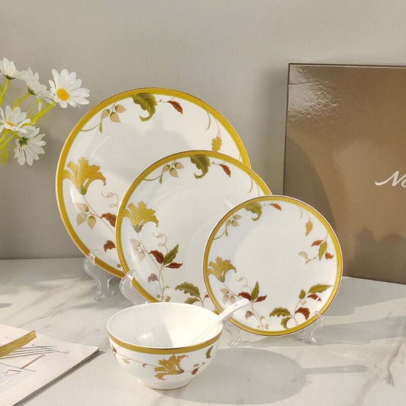 Noritake Islay European-Style Luxury Gold-Rimmed Bone China Dinnerware Set, Suitable as a Housewarming Gift, 6-Person Set