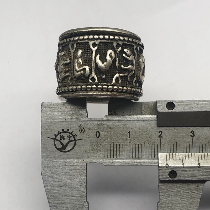 Antique miscellaneous rings Retro imitation silver zodiac wrench ring can turn old-fashioned wrench jewelry