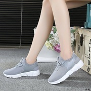 sneaker toàn màu đen bề mặt ròng thở mềm duy nhất giày chạy ánh sáng mới vào mùa thu nam màu đen giày 100 nam giới