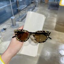 See the details. Contact: 7581043 Xiaoxiao 1 big-name sunglasses for men and women. Cash on delivery is available.