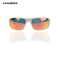 Белая коробка красная лампа -запланированные таблетки