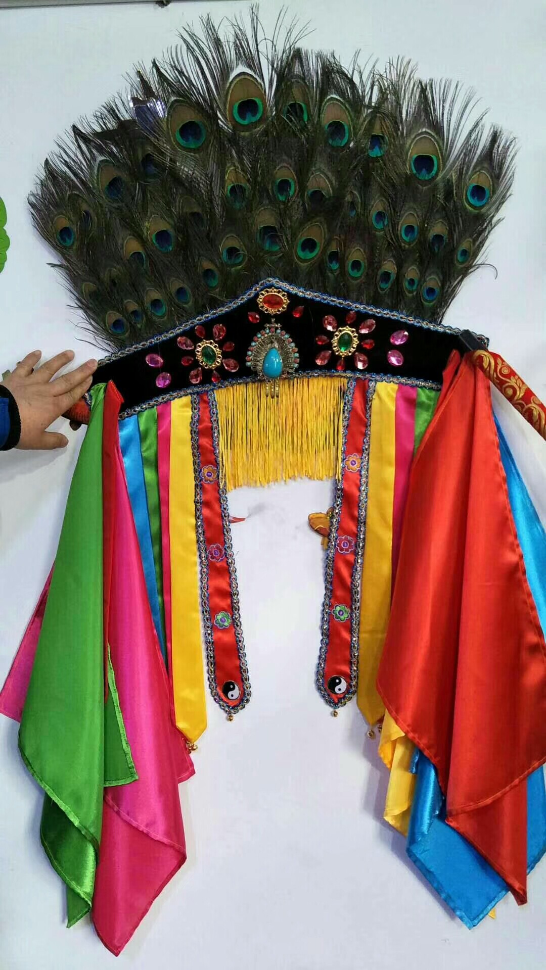 Peacock hat god hat head decorated for jumping out of the horse