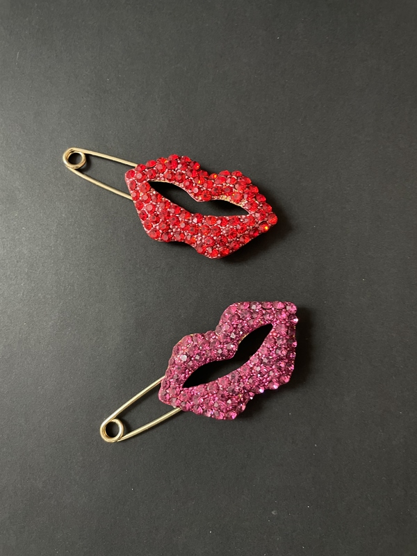 Exported to Europe and America, Shiny Rhinestone Lip High-Heeled Shoe Brooch Pin Accessories B21