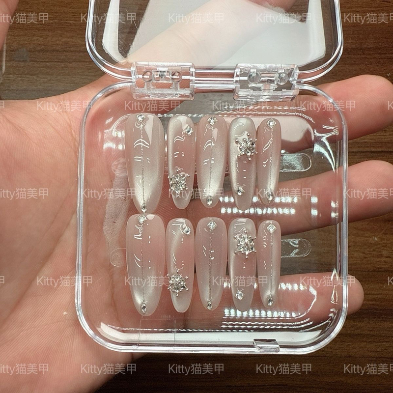 Kitty Cat Real Shot Snow Country Light Handmade Nails with Cat Eye French Style, Brightening Effect, Dazzling Sparkle, High-End Elegance, Removable